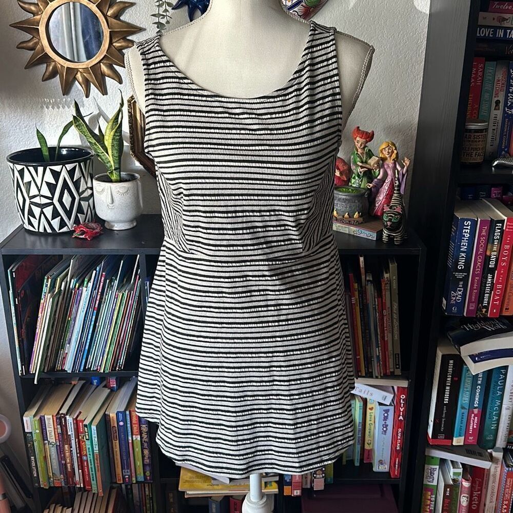 A pea in the pod maternity size small black and white striped blouse